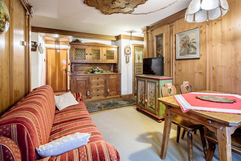 Villa Cristallino -Stayincortina กอร์ตินาดัมเปซโซ ภายนอก รูปภาพ